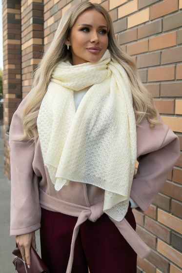 Вязаный палантин (молочный) ВП02-1М